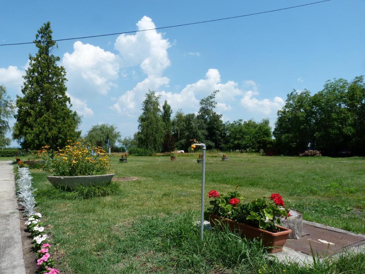 Éden Panzió Fonyód Kültér fotó